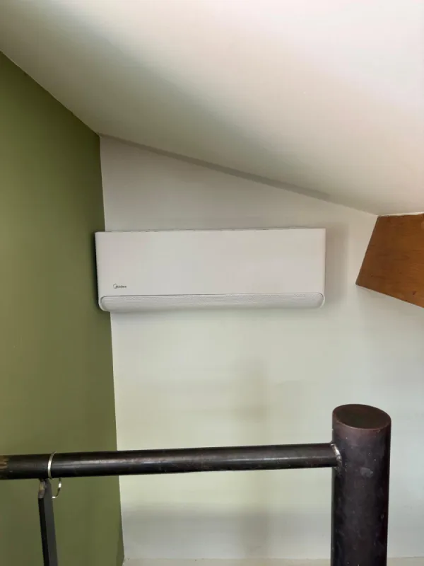 Installation climatisation bi-split Midea, Biguglia, CINQUINI & CO