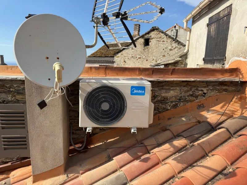 Installation climatisation bi-split Midea, Biguglia, CINQUINI & CO