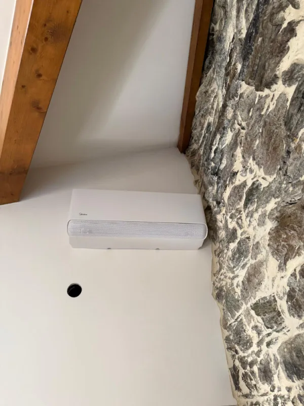 Installation climatisation bi-split Midea, Biguglia, CINQUINI & CO