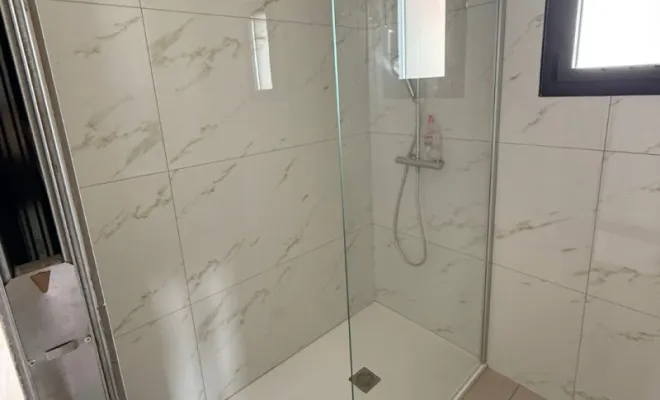 Création d'une salle de bain et d'un WC à Bastia, Biguglia, CINQUINI & CO