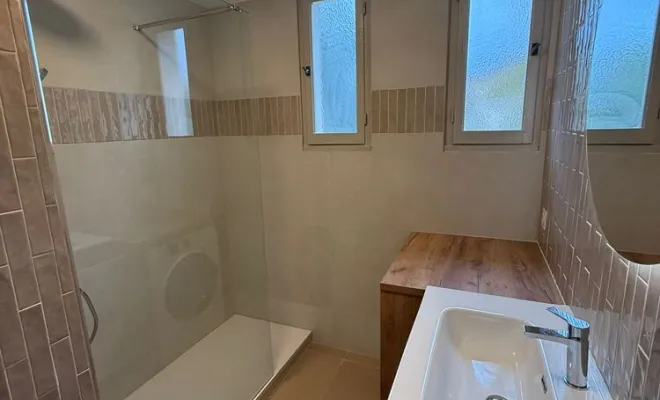 Rénovation complète d'une salle de bain et cuisine d'une maison à [soref:zone_pr], Biguglia, CINQUINI & CO