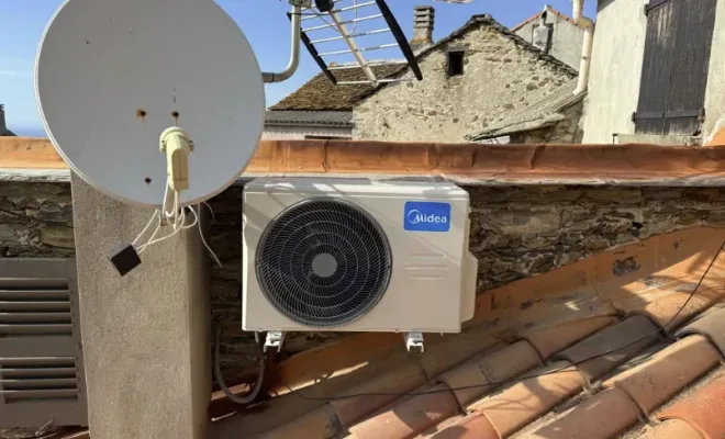 Installation d'une climatisation bi-split Midea à Biguglia, Biguglia, CINQUINI & CO